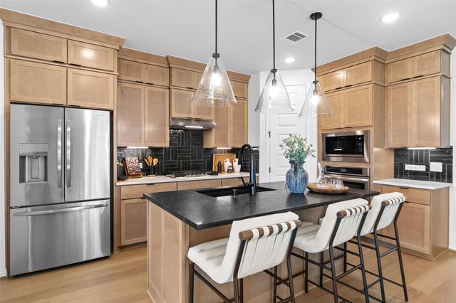 913 Brazos Trail, Dayton, TX 77535