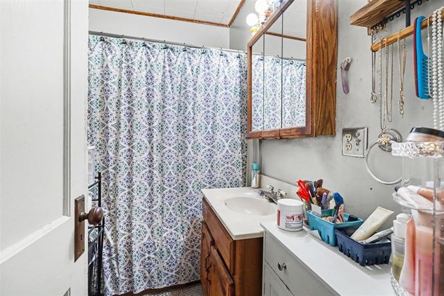 2034 Royce Avenue, Kalamazoo, MI 49001