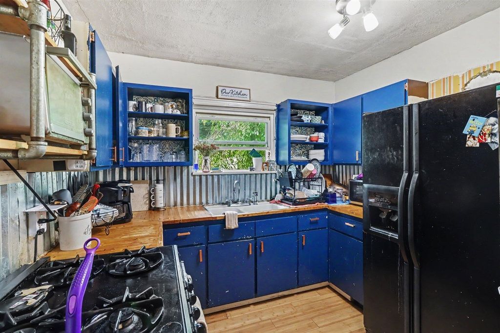 2034 Royce Avenue, Kalamazoo, MI 49001