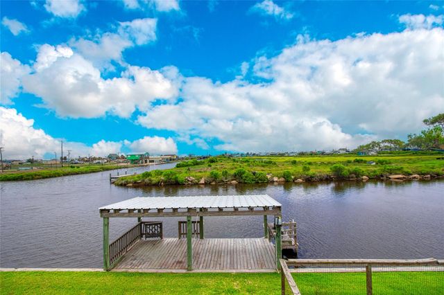 11 Chimaera Road, Sargent, TX 77414
