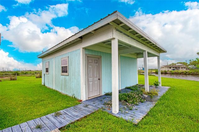 11 Chimaera Road, Sargent, TX 77414