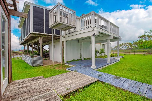 11 Chimaera Road, Sargent, TX 77414