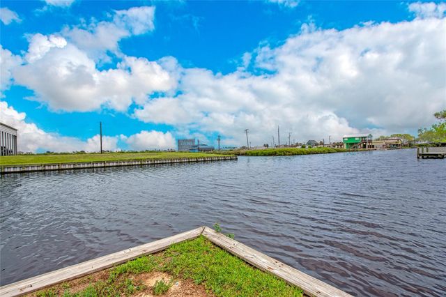 11 Chimaera Road, Sargent, TX 77414