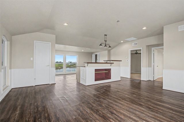 11 Chimaera Road, Sargent, TX 77414