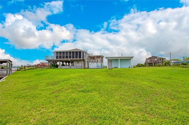 11 Chimaera Road, Sargent, TX 77414
