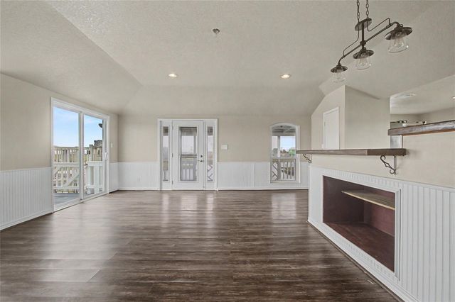 11 Chimaera Road, Sargent, TX 77414