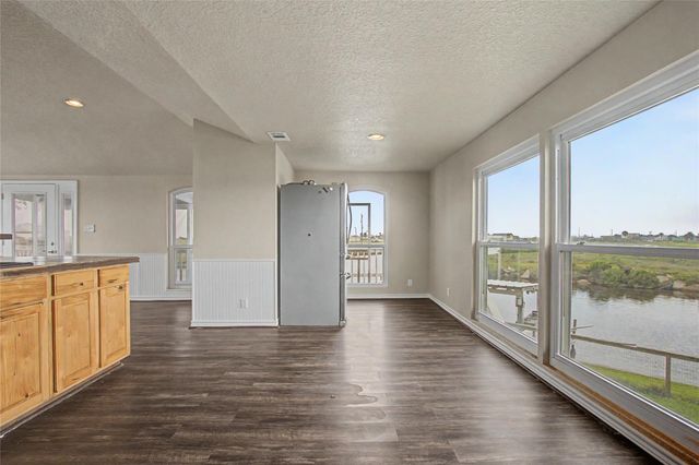 11 Chimaera Road, Sargent, TX 77414