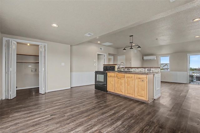 11 Chimaera Road, Sargent, TX 77414
