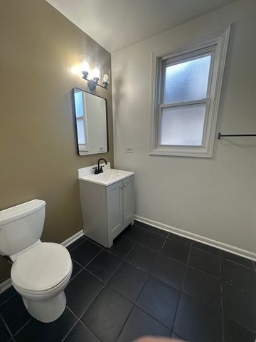 3251 W Berteau Avenue 2, Chicago, IL 60618