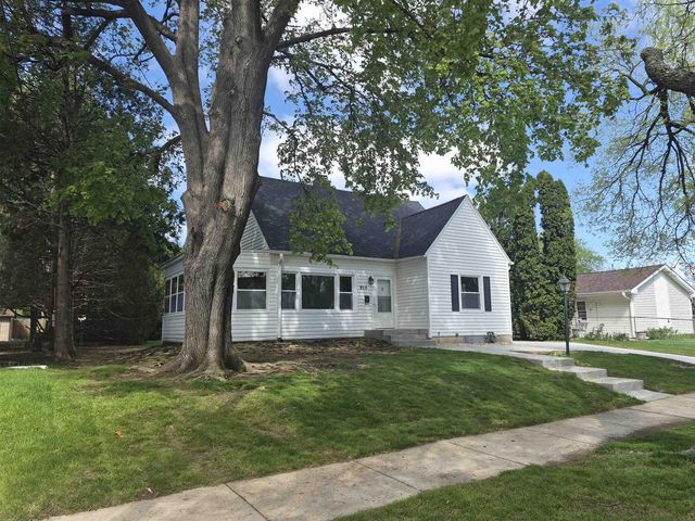 915 N Fremont Street, Janesville, WI 53545