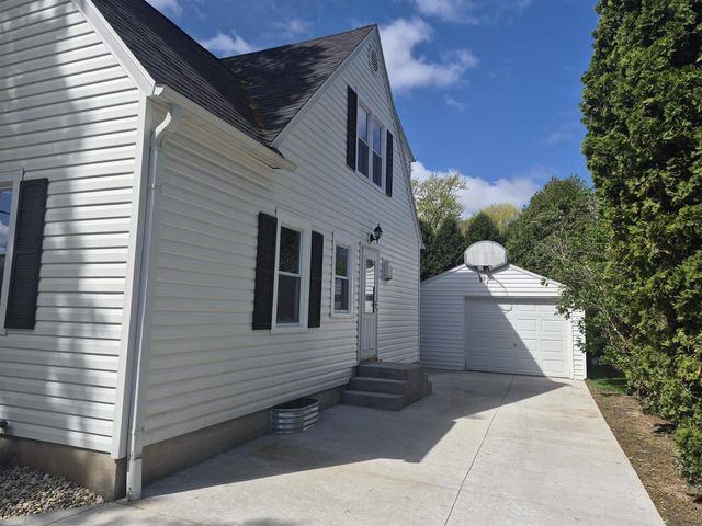 915 N Fremont Street, Janesville, WI 53545