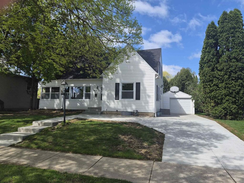 915 N Fremont Street, Janesville, WI 53545