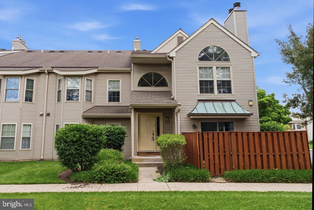 2104 BROOKHAVEN DR, Yardley, PA 19067