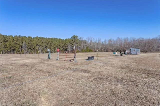 3008 New Design RD, Dendron, VA 23839