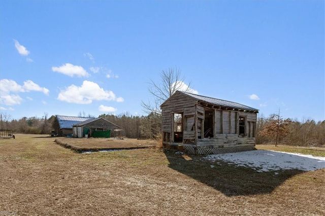 3008 New Design RD, Dendron, VA 23839