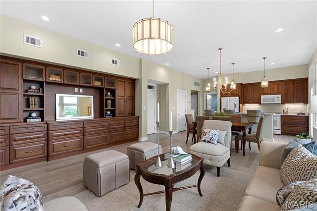 6615 Alamo Avenue 1C, Clayton, MO 63105