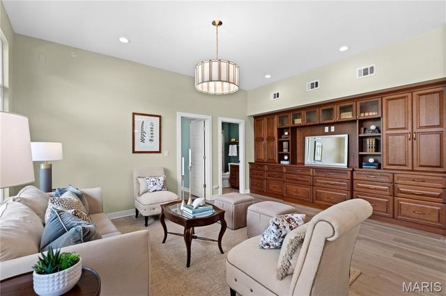 6615 Alamo Avenue 1C, Clayton, MO 63105