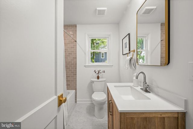 210 4TH AVE, Baltimore, MD 21227
