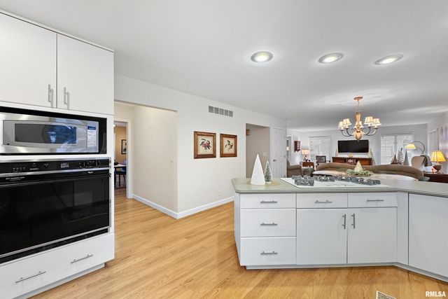 1102 TOTTENHAM Court, Washington, IL 61571