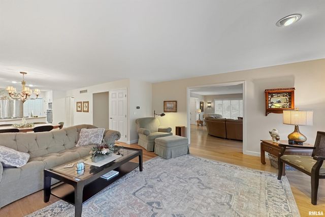 1102 TOTTENHAM Court, Washington, IL 61571