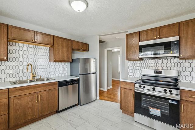 9863 Eastdell Drive, Dellwood, MO 63136