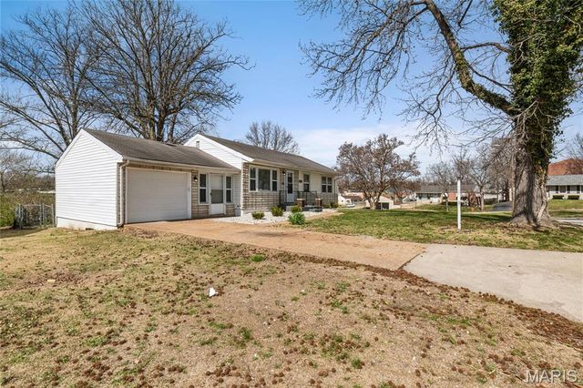 9863 Eastdell Drive, Dellwood, MO 63136