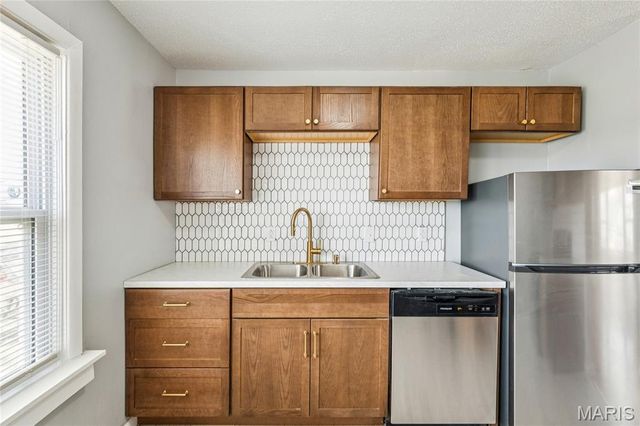 9863 Eastdell Drive, Dellwood, MO 63136