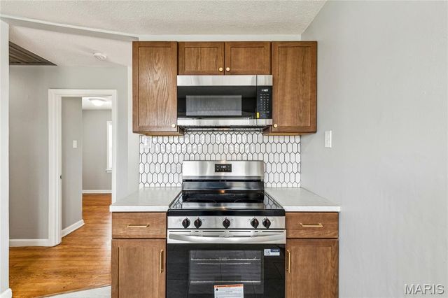 9863 Eastdell Drive, Dellwood, MO 63136