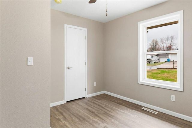 3234 S Christy Place, Springfield, MO 65807