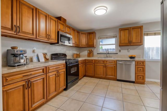 1605 Pimlico Dr, Modesto, CA 95350