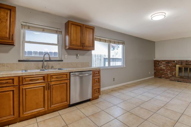 1605 Pimlico Dr, Modesto, CA 95350