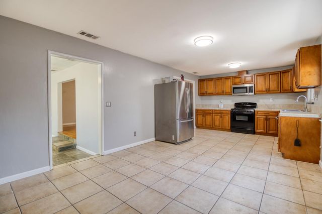 1605 Pimlico Dr, Modesto, CA 95350