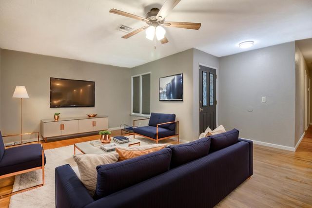 1605 Pimlico Dr, Modesto, CA 95350