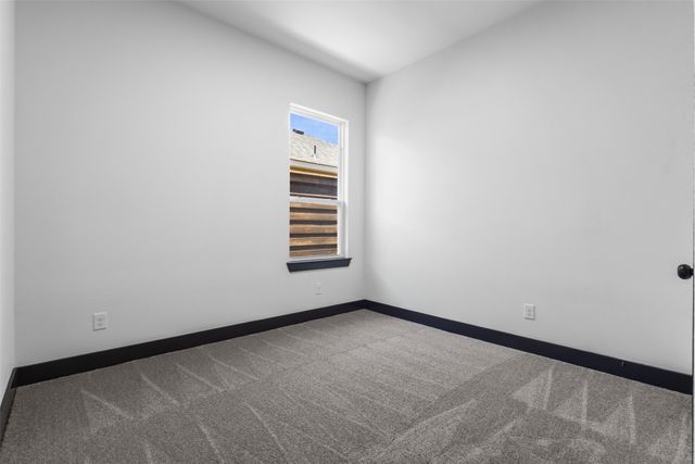 613 N Dwight Avenue, Dallas, TX 75211
