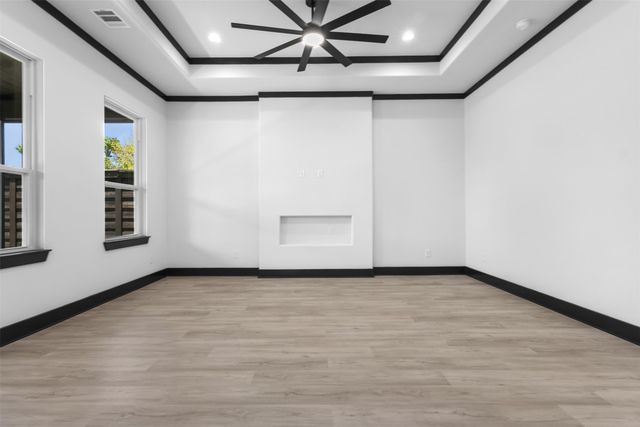 613 N Dwight Avenue, Dallas, TX 75211