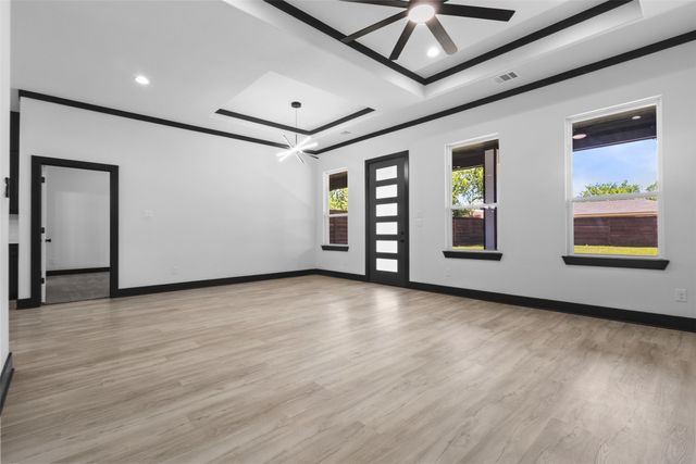613 N Dwight Avenue, Dallas, TX 75211