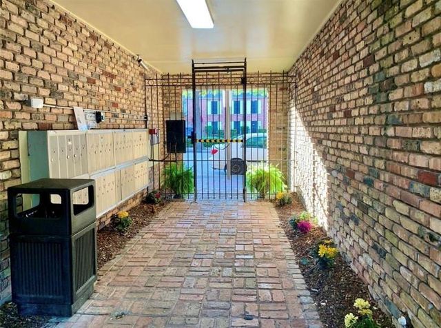 2503 Mccue Road 4, Houston, TX 77056