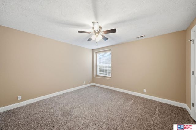 3132 King Ridge Boulevard, Lincoln, NE 68504