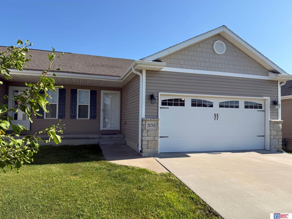 3132 King Ridge Boulevard, Lincoln, NE 68504