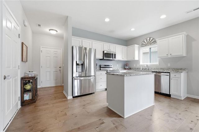 12322 N Pomona Avenue, Kansas City, MO 64163