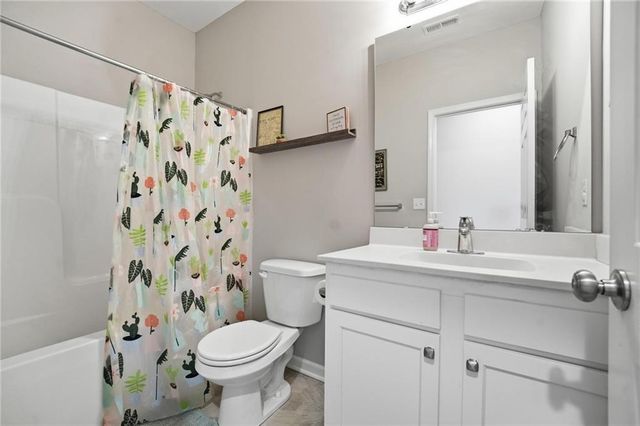 12322 N Pomona Avenue, Kansas City, MO 64163