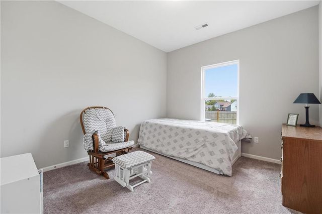 12322 N Pomona Avenue, Kansas City, MO 64163