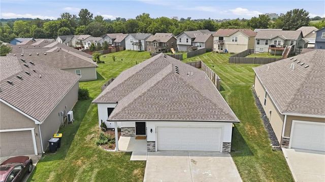 12322 N Pomona Avenue, Kansas City, MO 64163