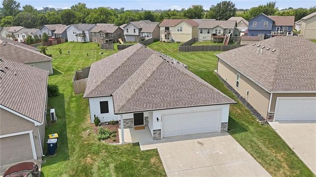 12322 N Pomona Avenue, Kansas City, MO 64163