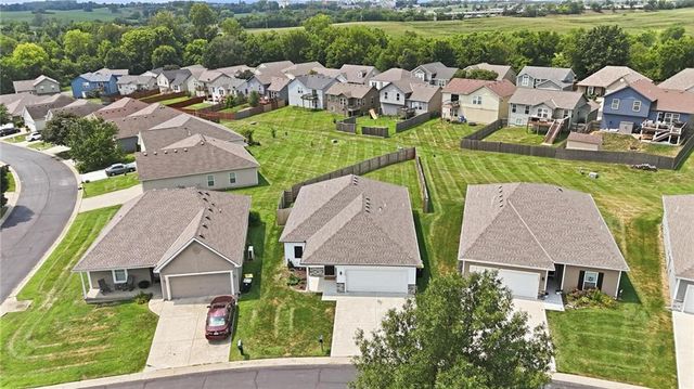 12322 N Pomona Avenue, Kansas City, MO 64163
