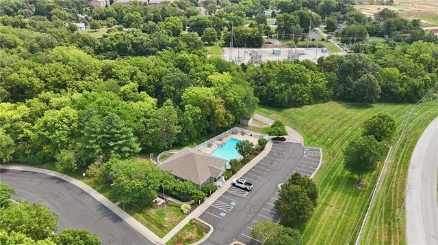 12322 N Pomona Avenue, Kansas City, MO 64163