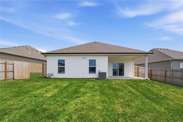 12322 N Pomona Avenue, Kansas City, MO 64163