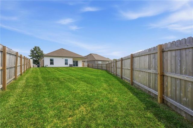 12322 N Pomona Avenue, Kansas City, MO 64163