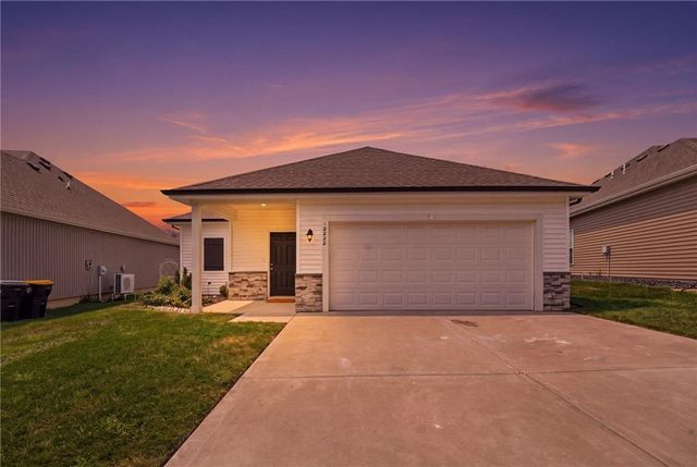 12322 N Pomona Avenue, Kansas City, MO 64163