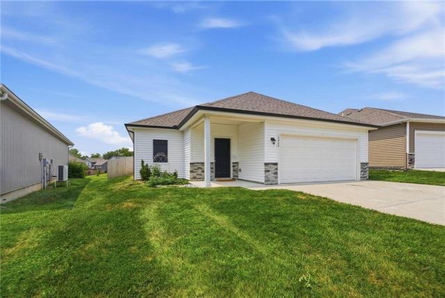 12322 N Pomona Avenue, Kansas City, MO 64163